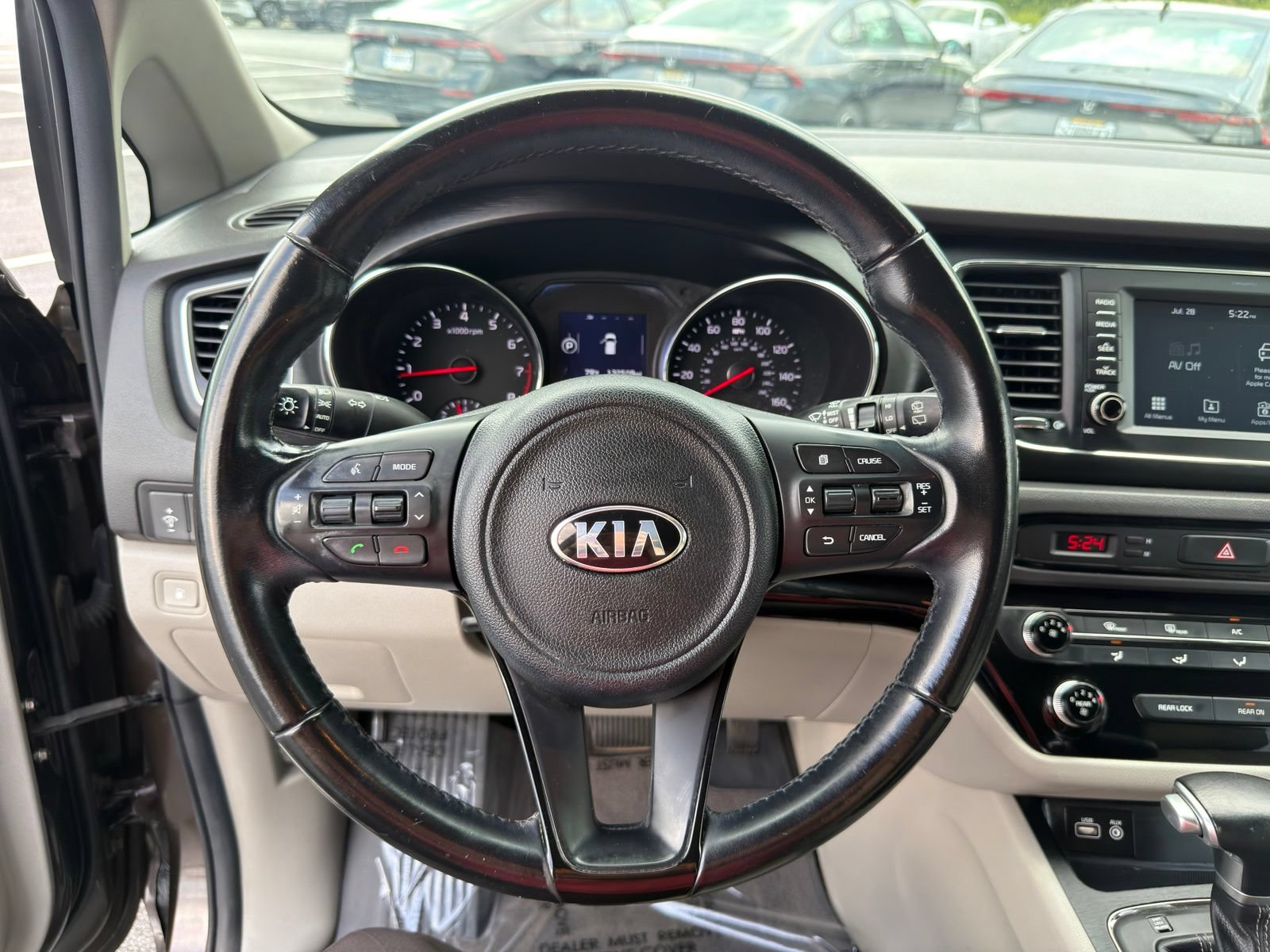 Used 2017 Kia Sedona LX w/ LX Essentials Premium Package FWD image 15