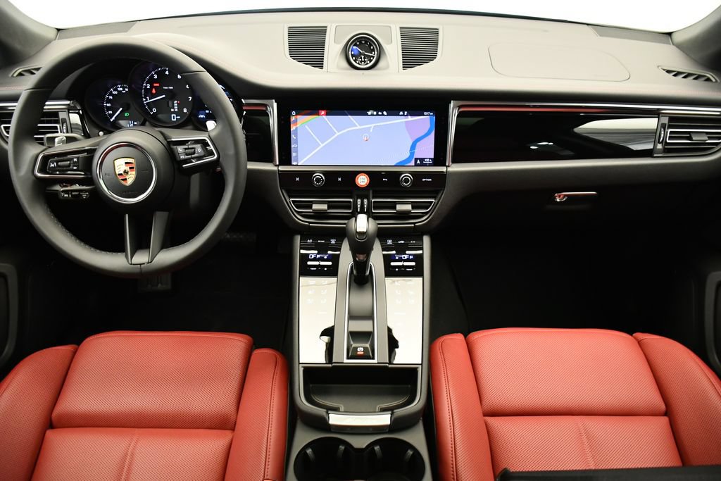 Certified 2026 Porsche Macan AWD/4WD image 23