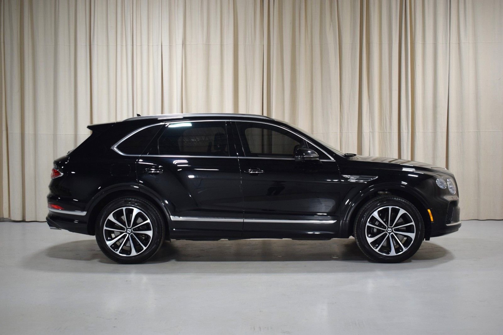 Certified 2024 Bentley Bentayga image 5