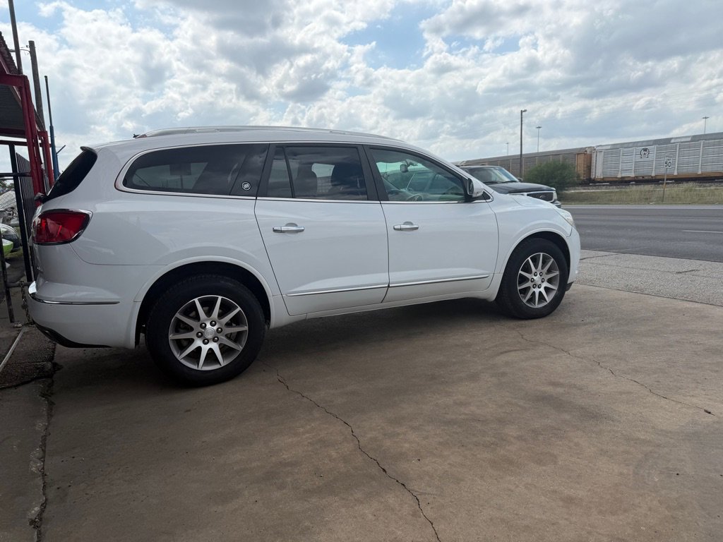 Used 2017 Buick Enclave Leather FWD image 15