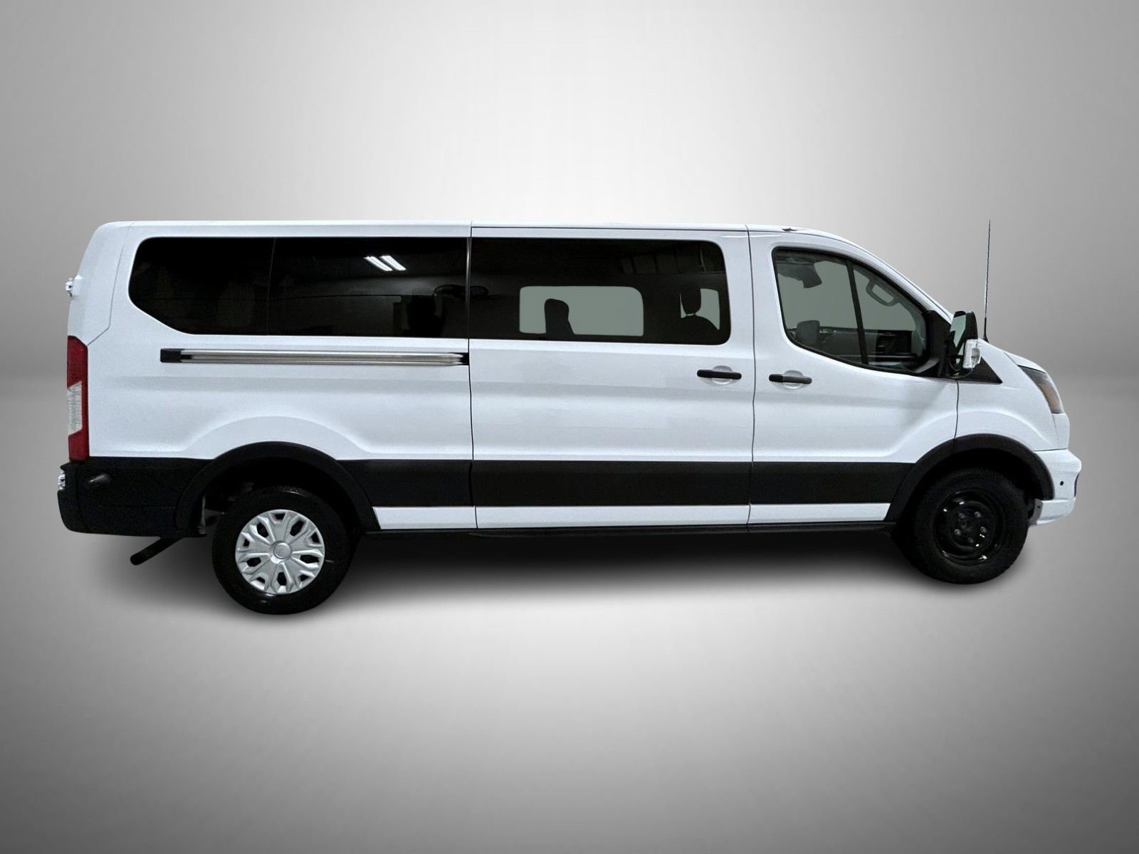 Used 2024 Ford Transit 350 XLT RWD image 4