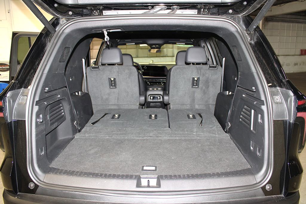 Used 2025 Chevrolet Traverse Z71 w/ LPO, Floor Liner Package AWD/4WD image 41
