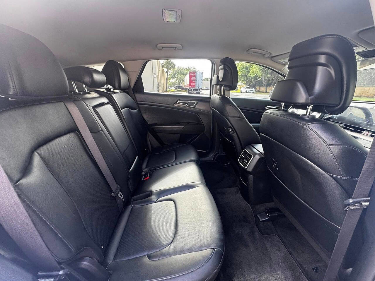 Used 2025 Kia Sportage EX image 6