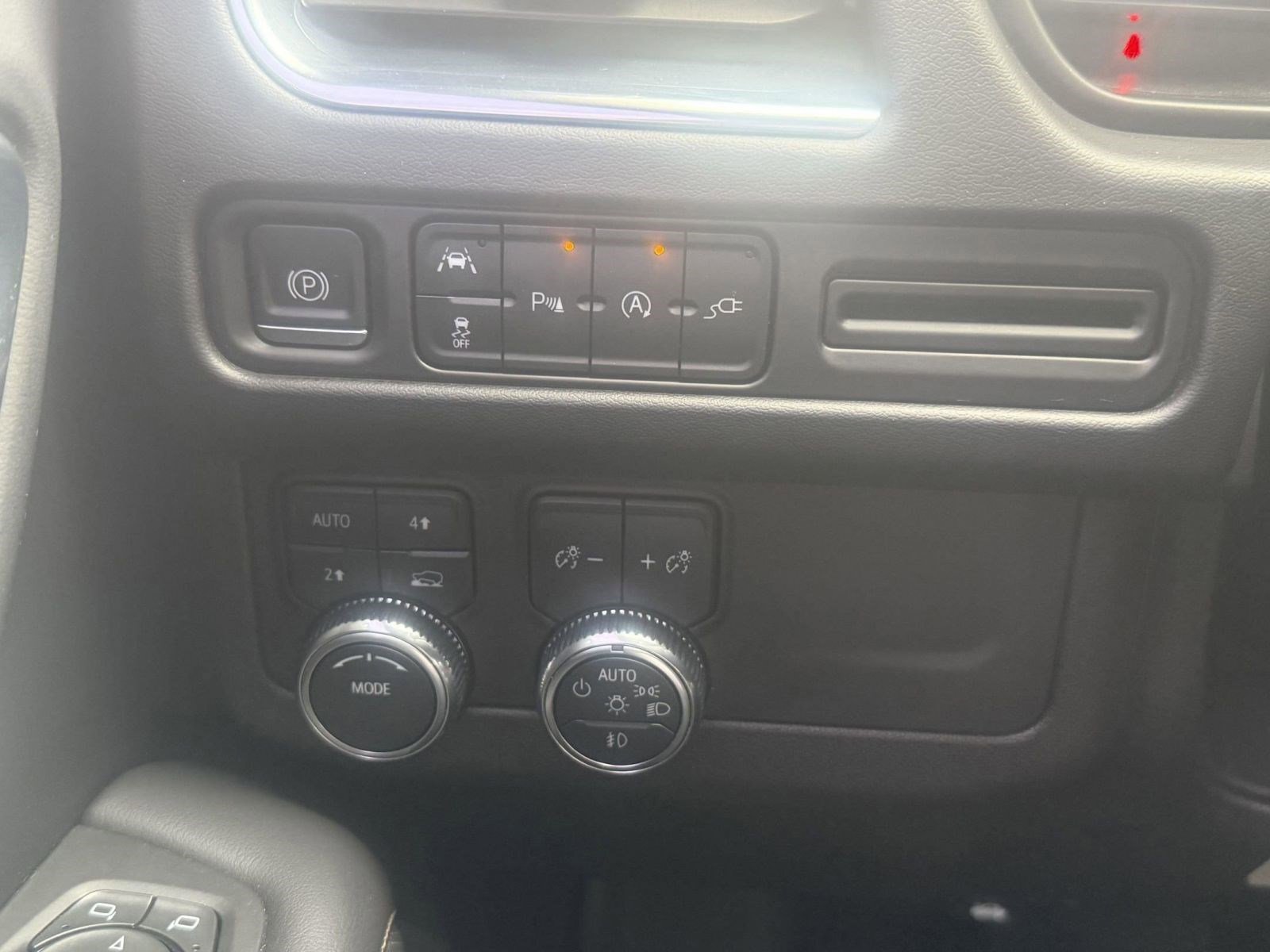 Used 2022 GMC Yukon SLT AWD/4WD image 16