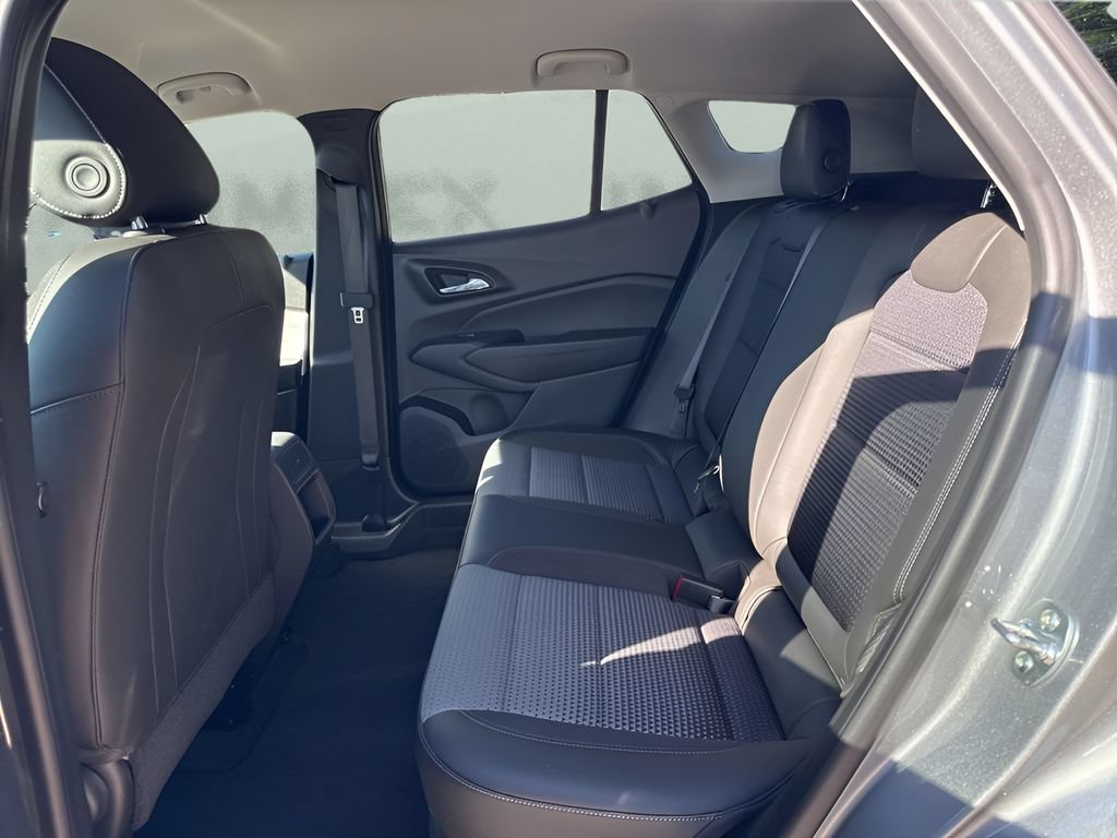 Used 2025 Chevrolet Trax LT w/ LT Convenience Package FWD image 10