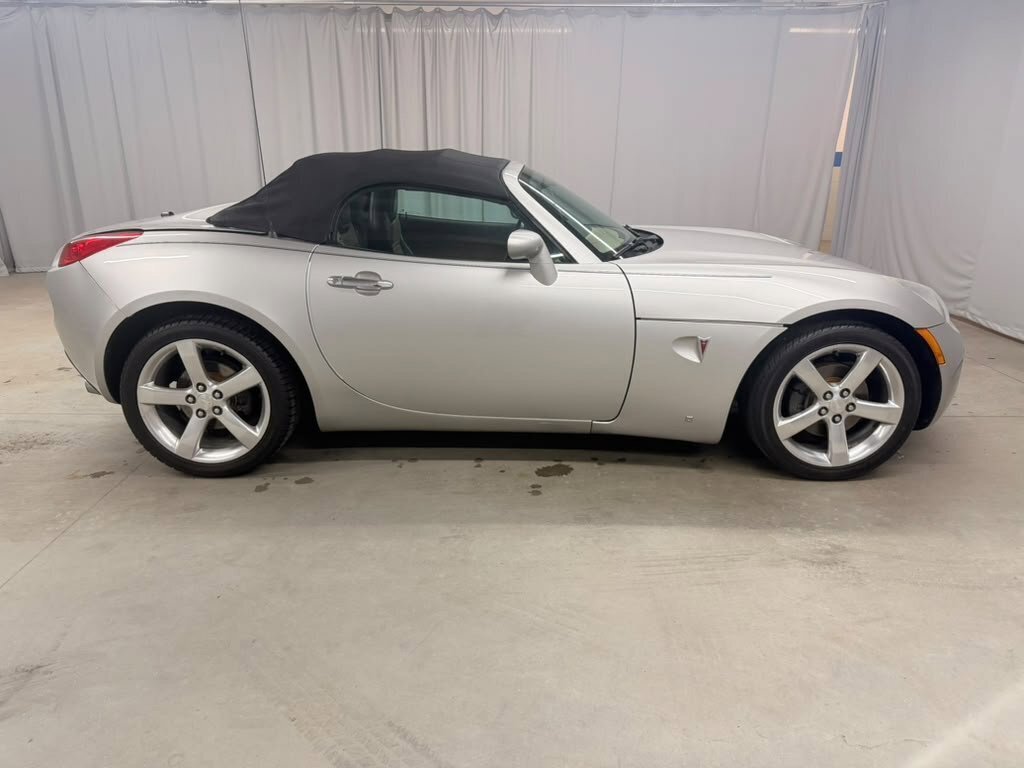 Used 2006 Pontiac Solstice Convertible w/ Premium Package RWD image 15