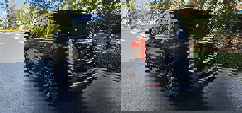 Used 2023 Chevrolet Tahoe LT w/ Luxury Package AWD/4WD image 7