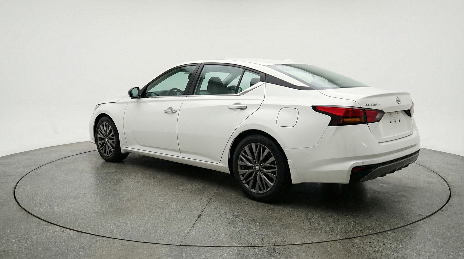 Used 2025 Nissan Altima 2.5 SV image 6