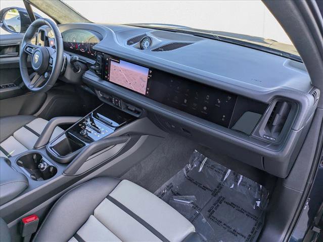 New 2025 Porsche Cayenne GTS image 25