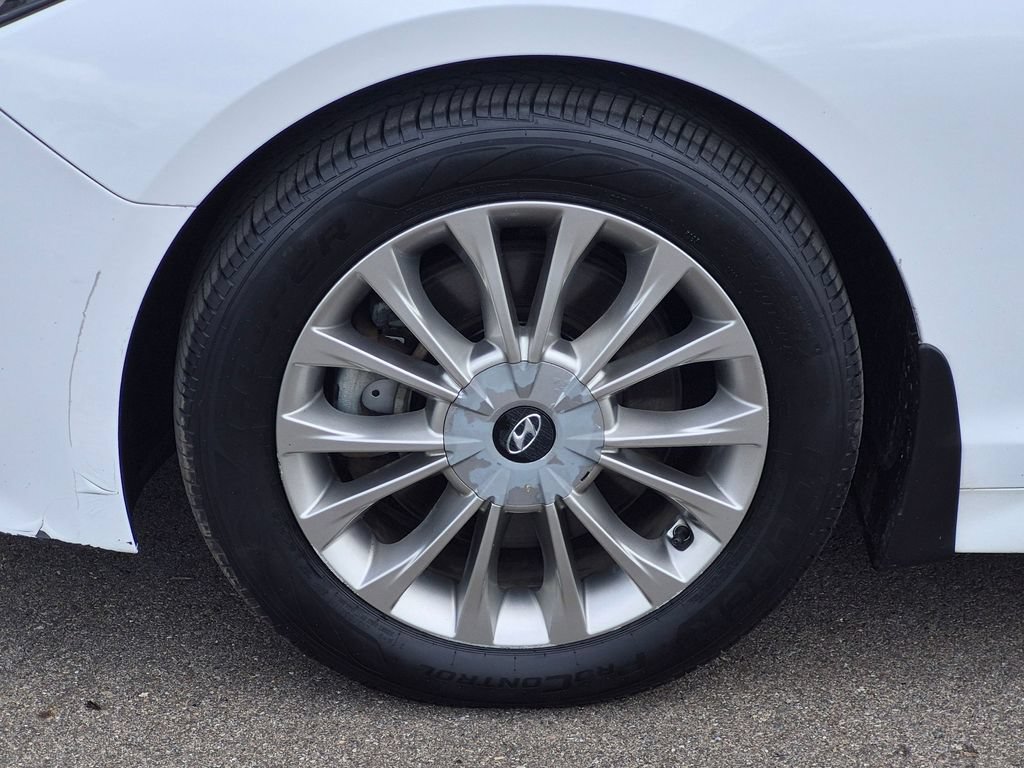 Used 2015 Hyundai Sonata Limited w/ Option Group 06 FWD image 10