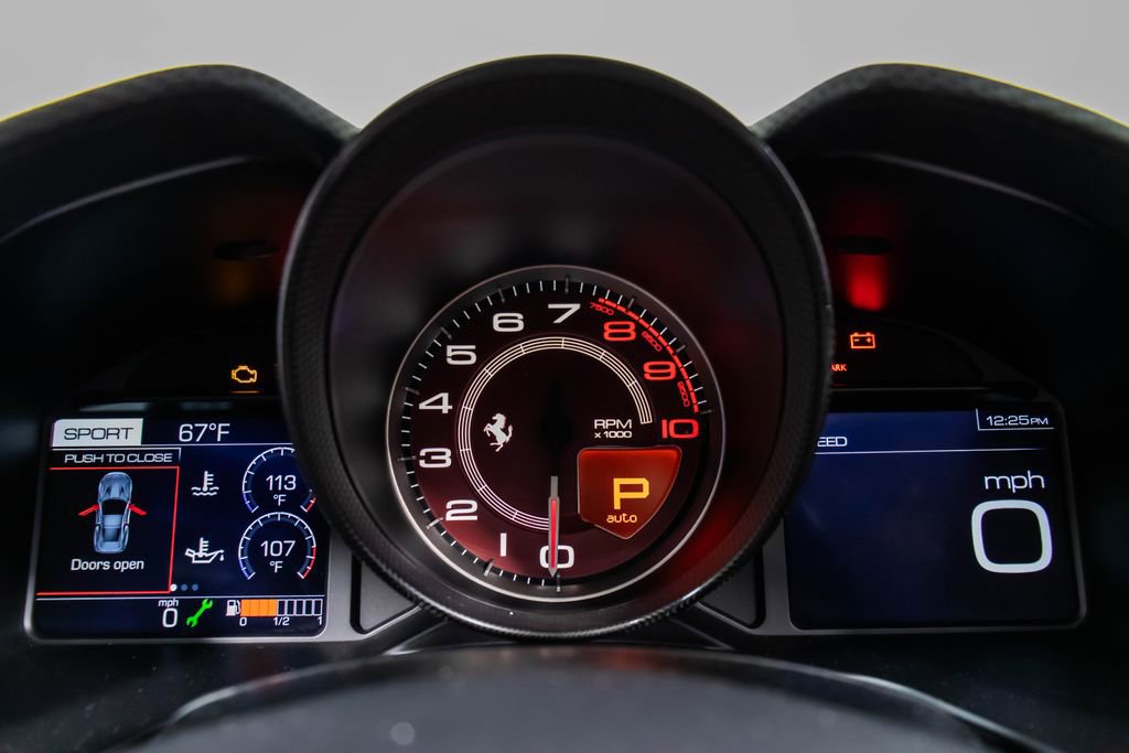 Used 2019 Ferrari Portofino RWD image 39
