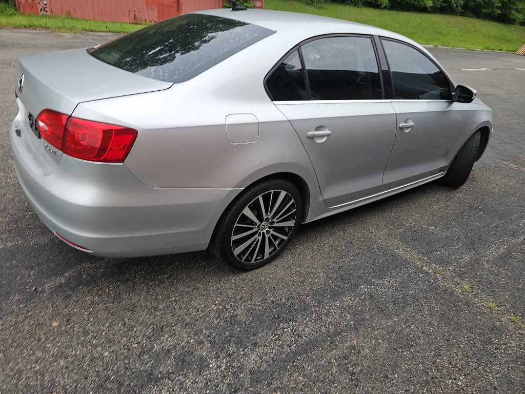 Used 2011 Volkswagen Jetta SEL FWD image 8