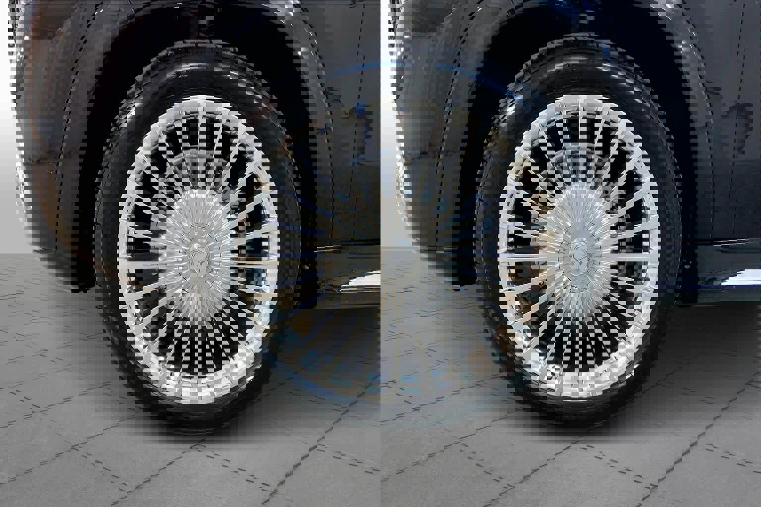 Used 2025 Mercedes-Benz Maybach GLS 600 4MATIC image 10