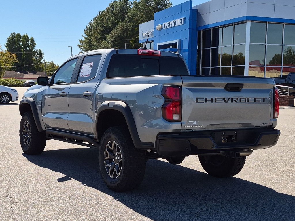 Used 2025 Chevrolet Colorado ZR2 w/ Technology Package AWD/4WD image 6