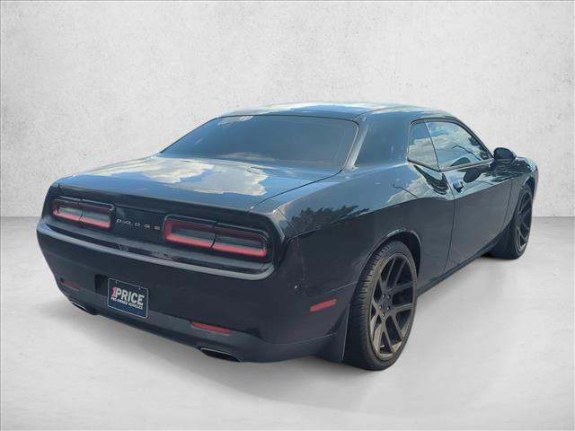 Used 2016 Dodge Challenger SXT RWD image 5