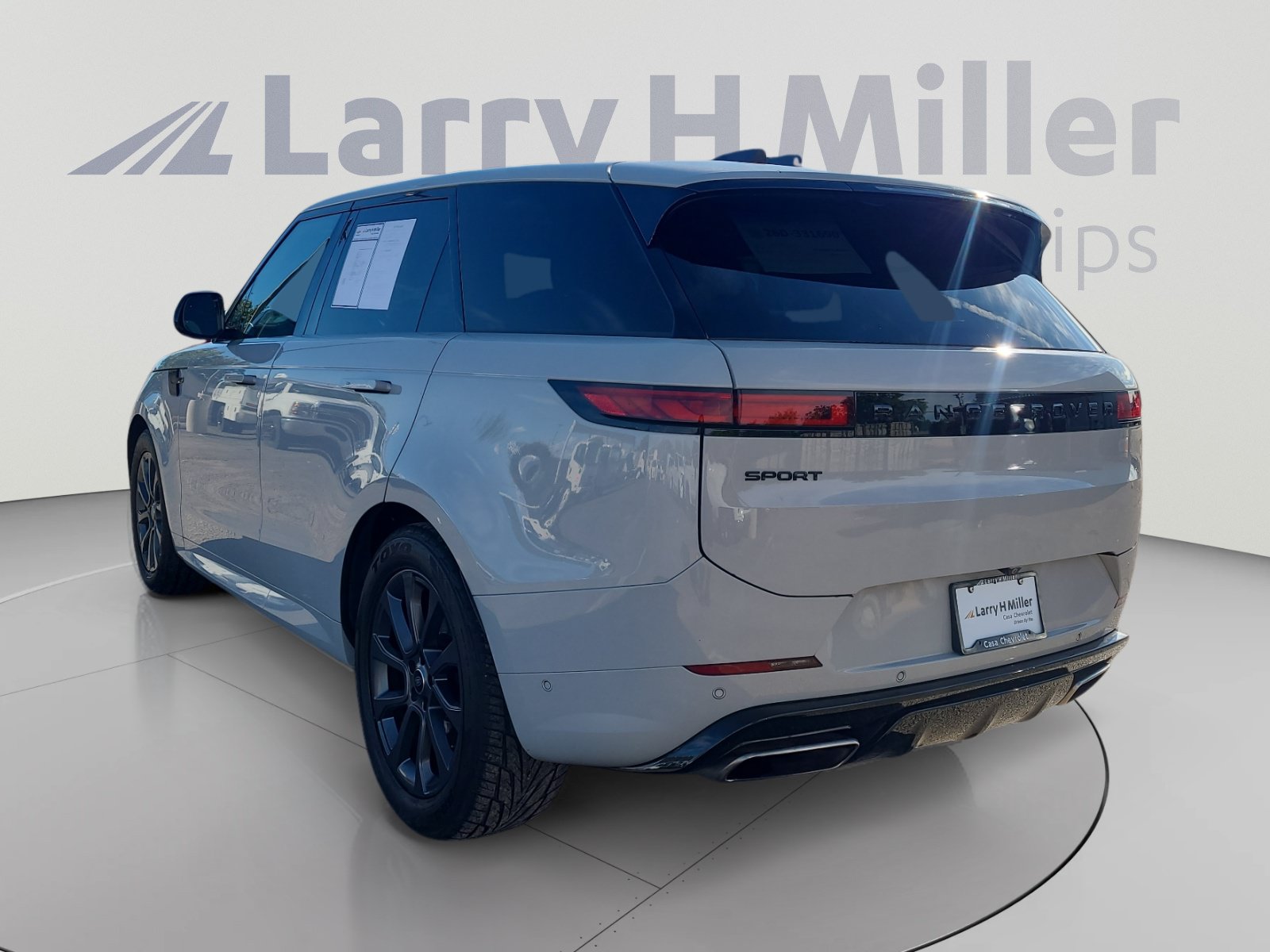 Used 2024 Land Rover Range Rover Sport Dynamic SE AWD/4WD image 3