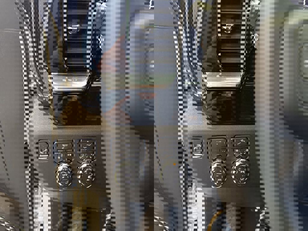 New 2026 GMC Sierra 1500 SLE image 30