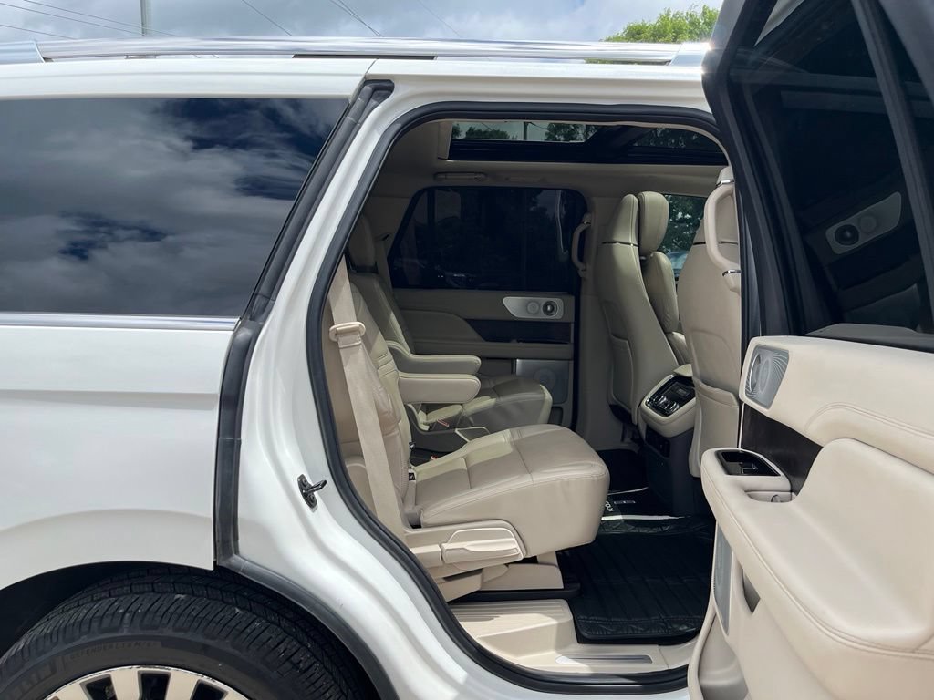 Used 2020 Lincoln Navigator Reserve w/ Luxury Package AWD/4WD image 33