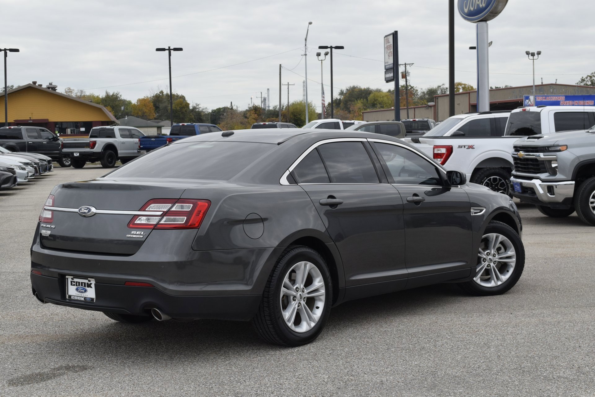 Certified 2018 Ford Taurus SEL w/ Equipment Group 201A image 10