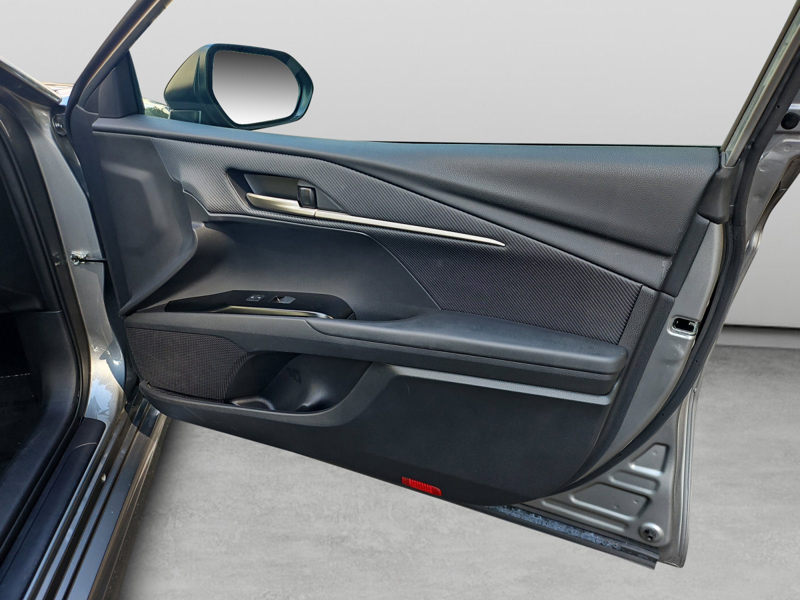Used 2025 Toyota Camry SE FWD image 36