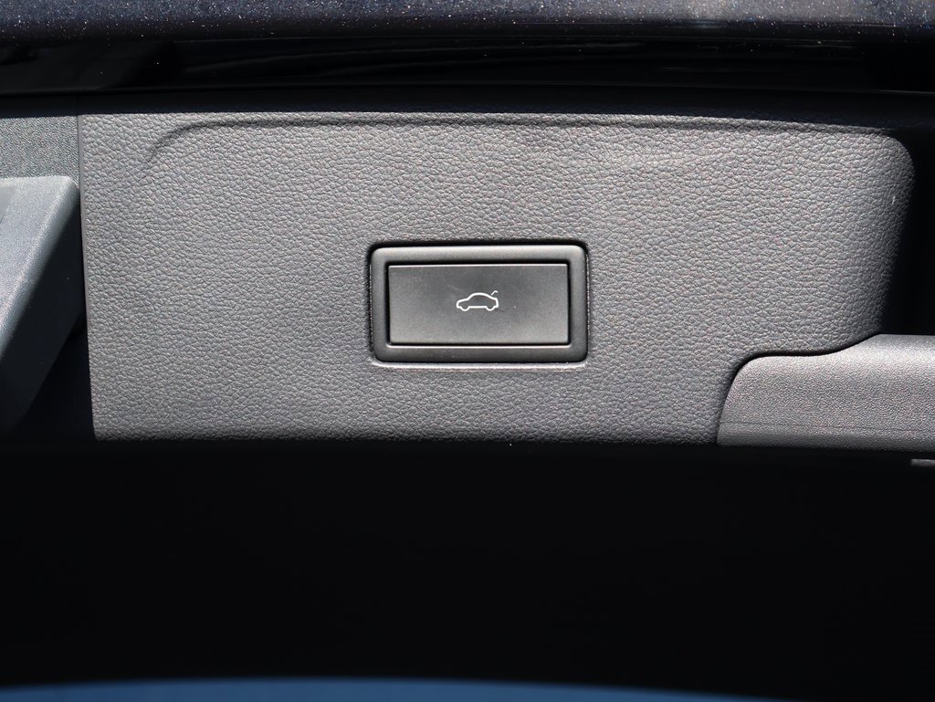 Used 2022 Volkswagen Atlas Cross Sport SEL Premium R-Line image 16