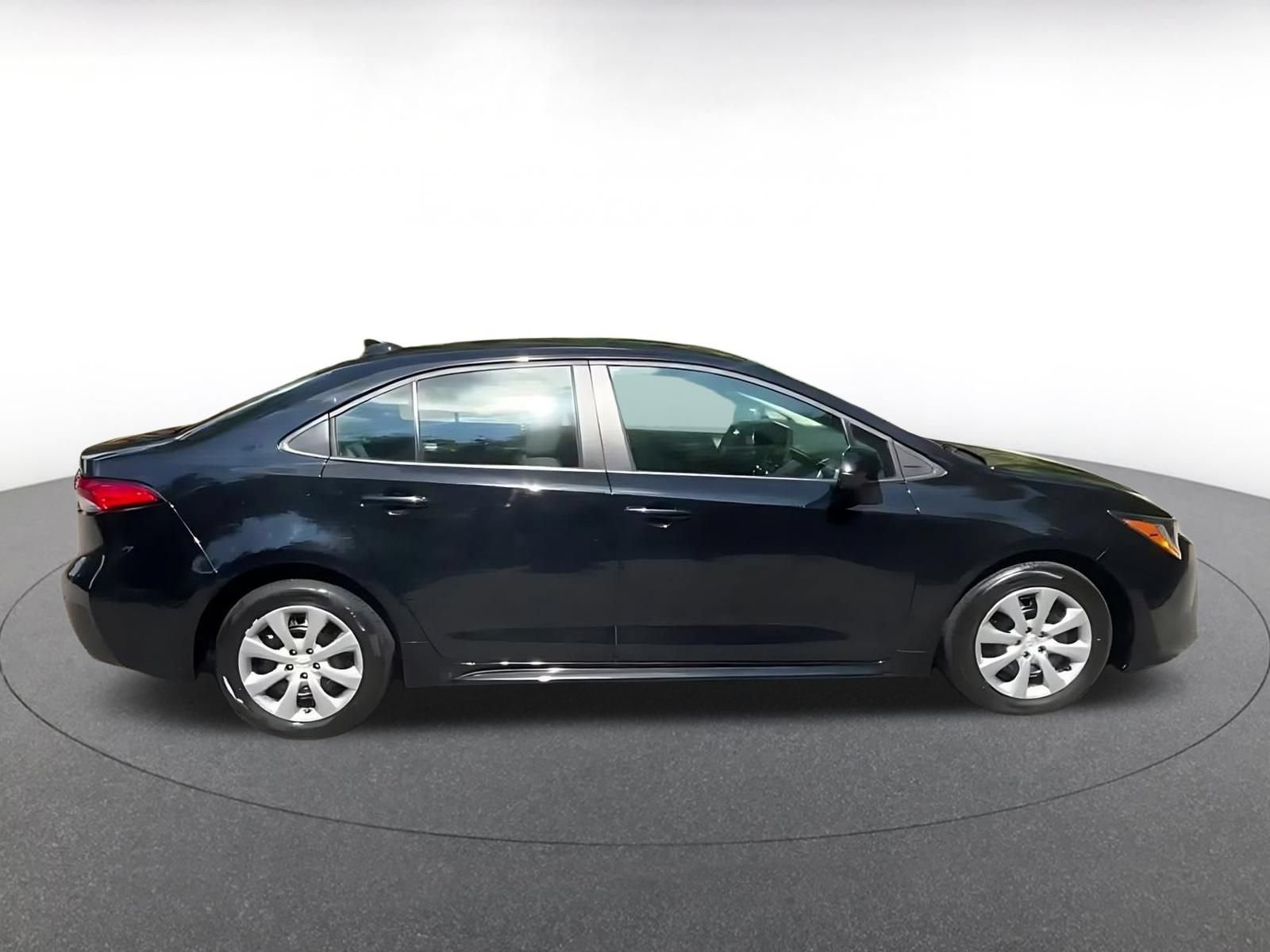 Used 2025 Toyota Corolla LE FWD image 16