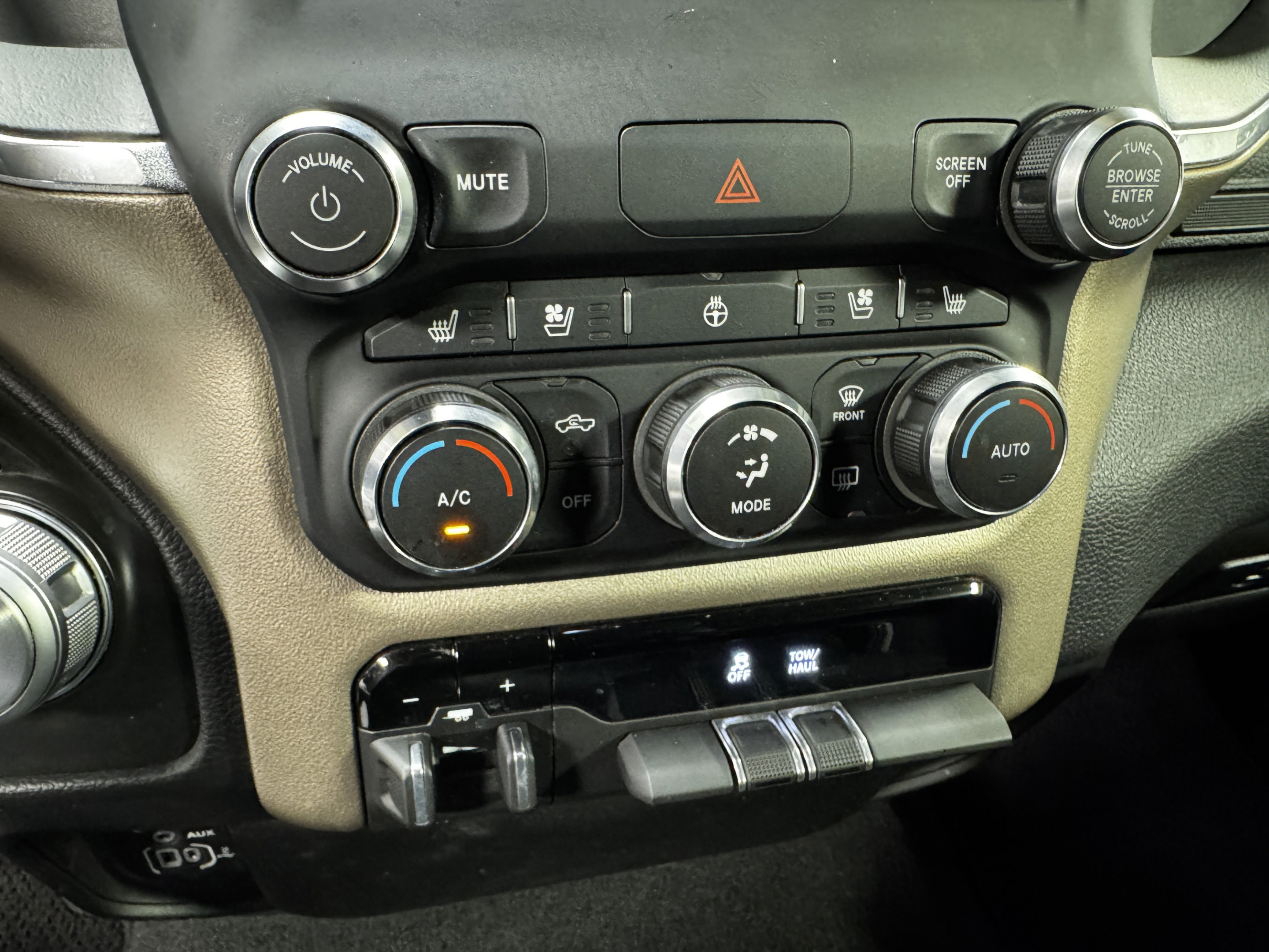 Used 2019 RAM 1500 Laramie w/ Bed Utility Group AWD/4WD image 27