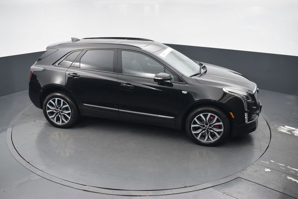 Certified 2024 Cadillac XT5 Sportv w/ LPO, Red Accent Package image 46