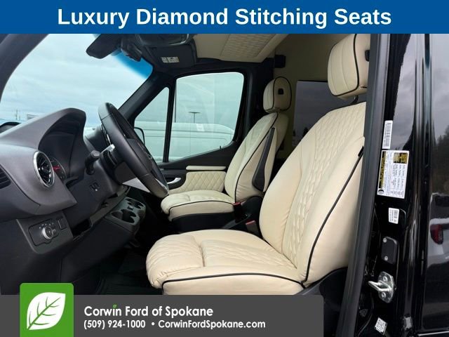 Used 2025 Mercedes-Benz Sprinter 2500 image 5