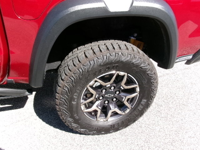 Used 2025 Chevrolet Colorado ZR2 w/ Technology Package AWD/4WD image 10