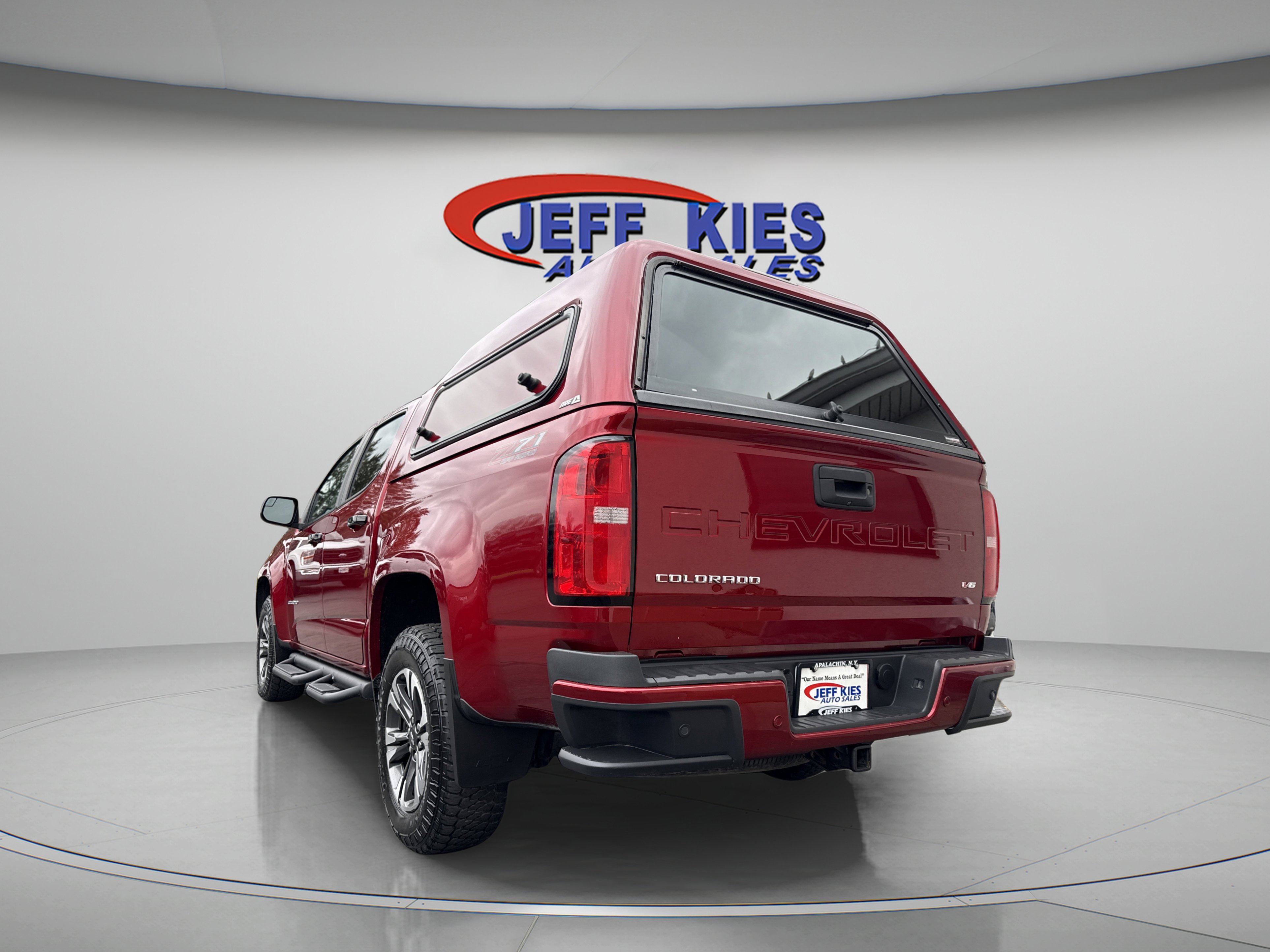 Used 2021 Chevrolet Colorado Z71 w/ Safety Package AWD/4WD image 5