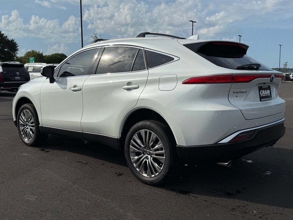Used 2024 Toyota Venza XLE AWD/4WD image 8