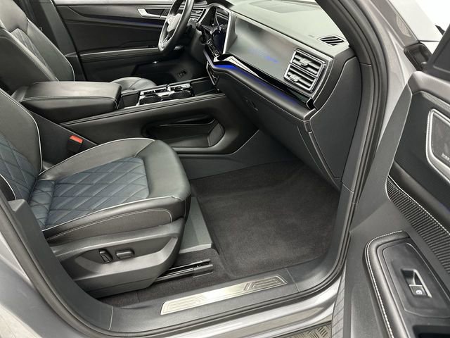 Certified 2024 Volkswagen Atlas Cross Sport SEL Premium R-Line AWD/4WD image 28