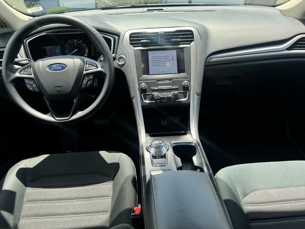 Used 2020 Ford Fusion SE FWD image 11
