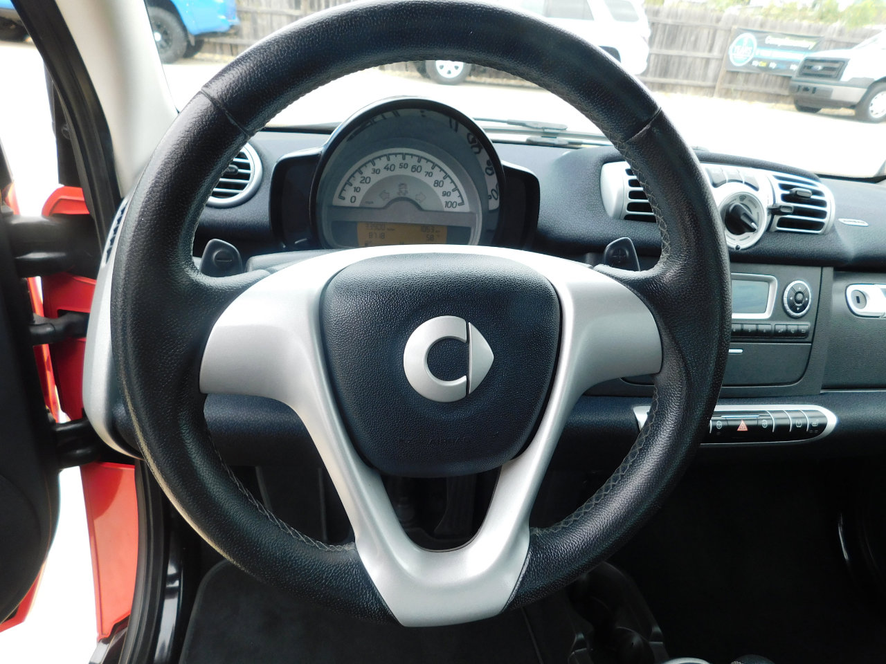 Used 2014 smart fortwo pure image 9