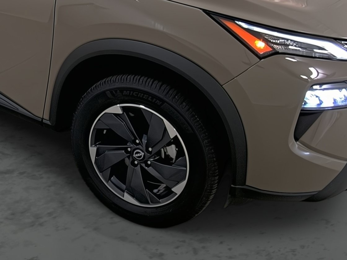 Used 2024 Nissan Rogue SV AWD/4WD image 14