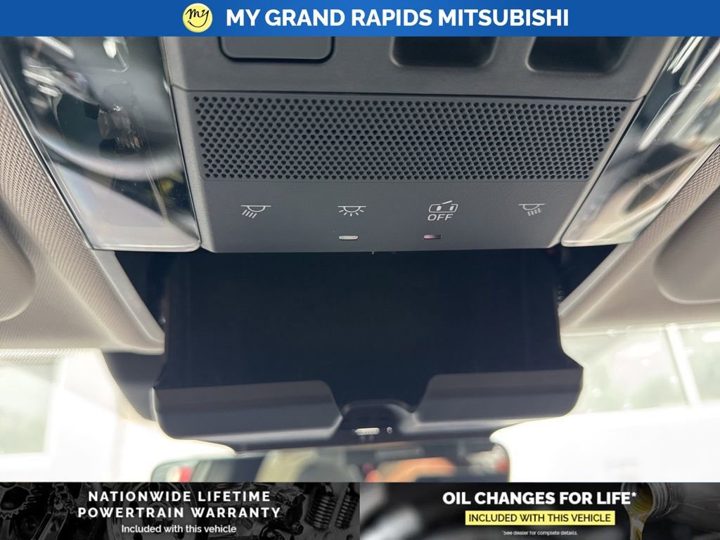 New 2026 Mitsubishi Outlander SE image 32