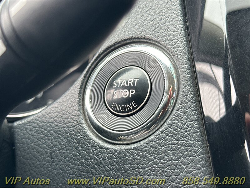 Used 2018 Nissan Rogue SV w/ Premium Package FWD image 24