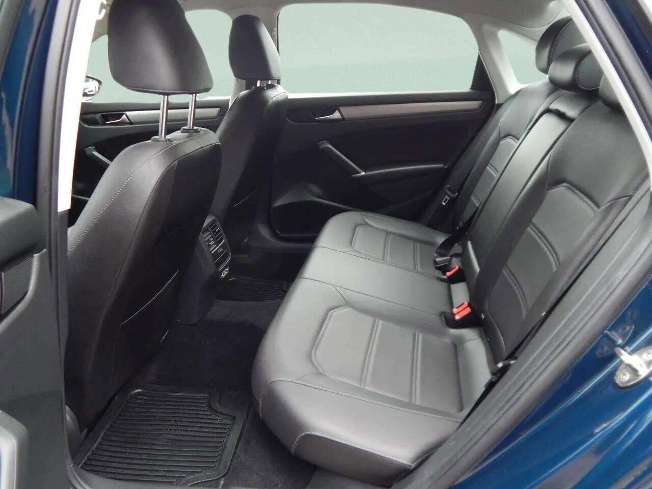 Used 2022 Volkswagen Passat 2.0T SE image 13