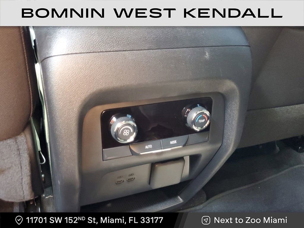 Used 2025 Chevrolet Traverse LT w/ Driver Confidence Package image 8