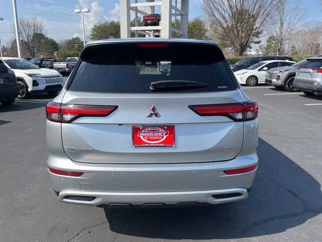 Used 2024 Mitsubishi Outlander SE Black Edition image 6