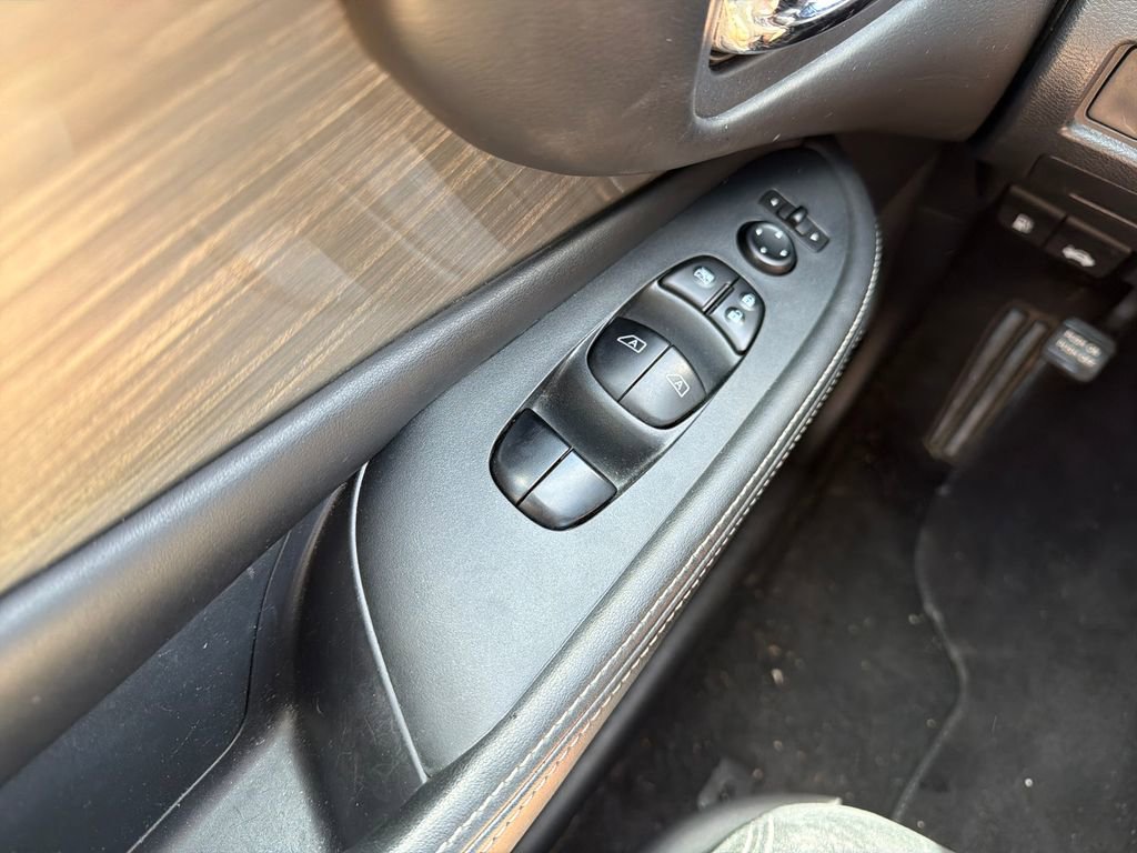 Used 2018 Nissan Murano SV w/ Premium Package AWD/4WD image 14