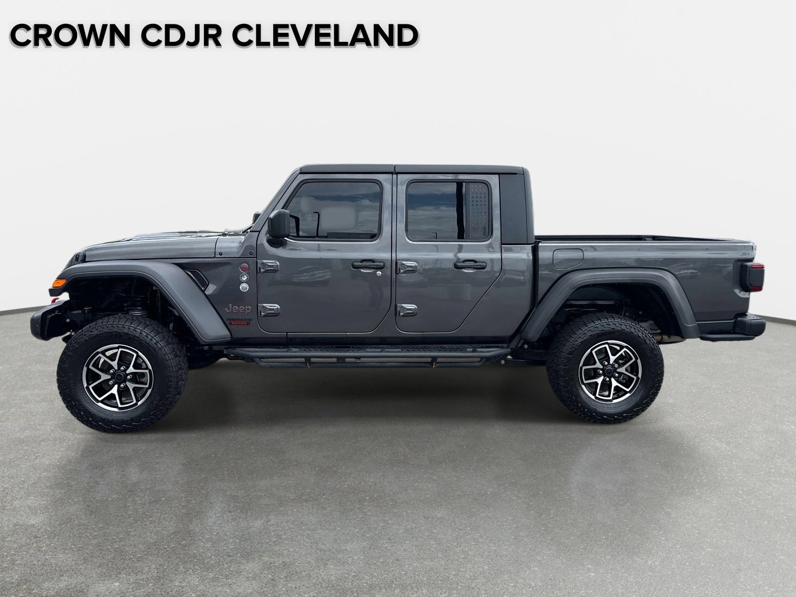 Used 2024 Jeep Gladiator Rubicon w/ Technology Group AWD/4WD image 8