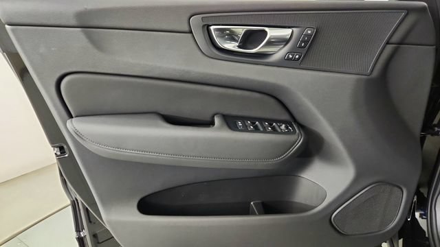 New 2026 Volvo XC60 B5 Plus w/ Protection Package AWD/4WD image 9