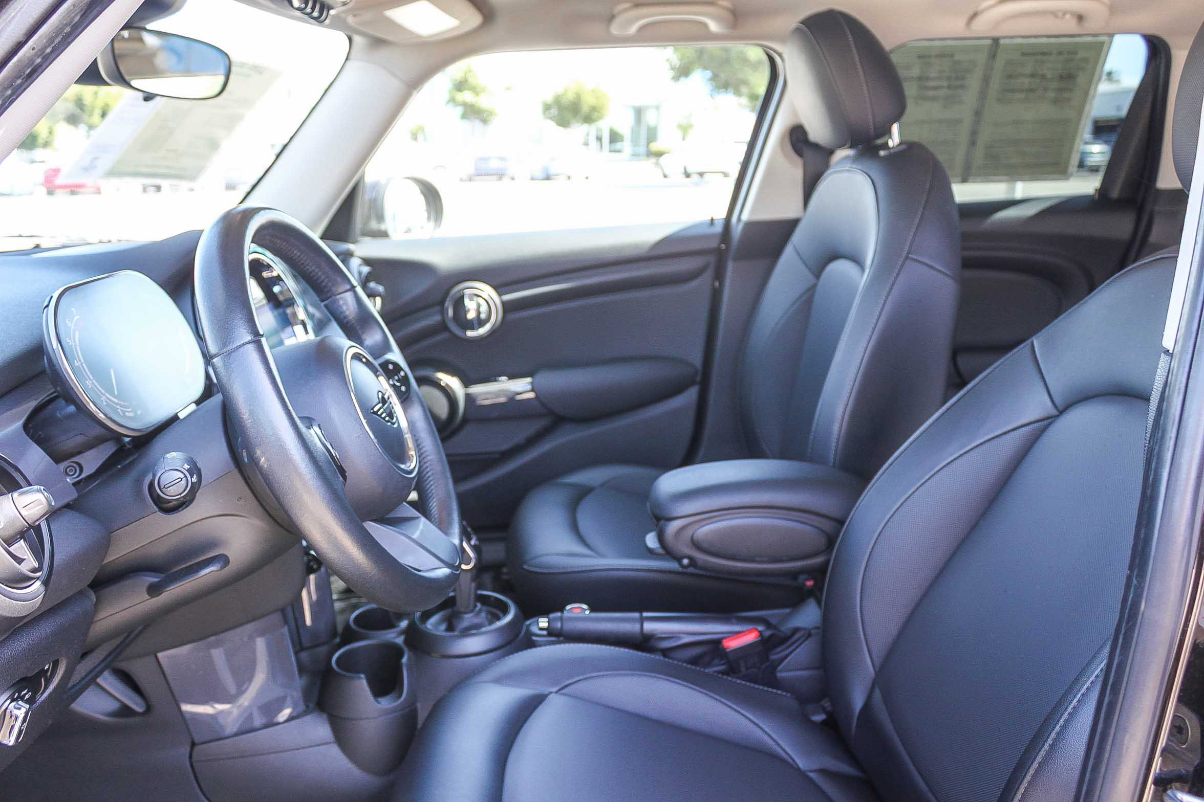 Used 2022 MINI Cooper 4-Door Hardtop image 19