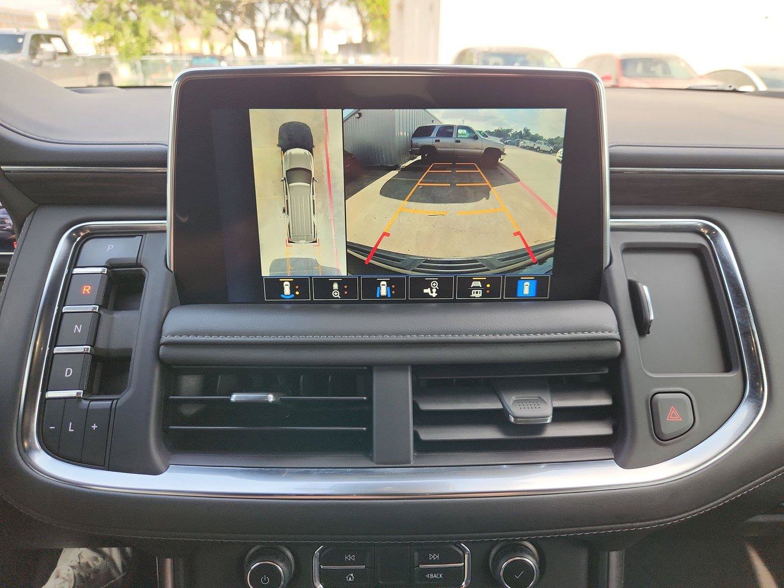 Used 2023 Chevrolet Suburban Z71 w/ Luxury Package AWD/4WD image 15