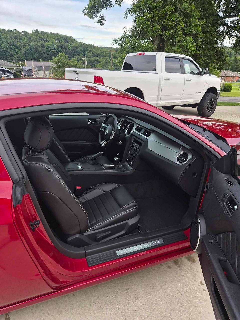 Used 2013 Ford Mustang GT Premium w/ Security Pkg RWD image 9