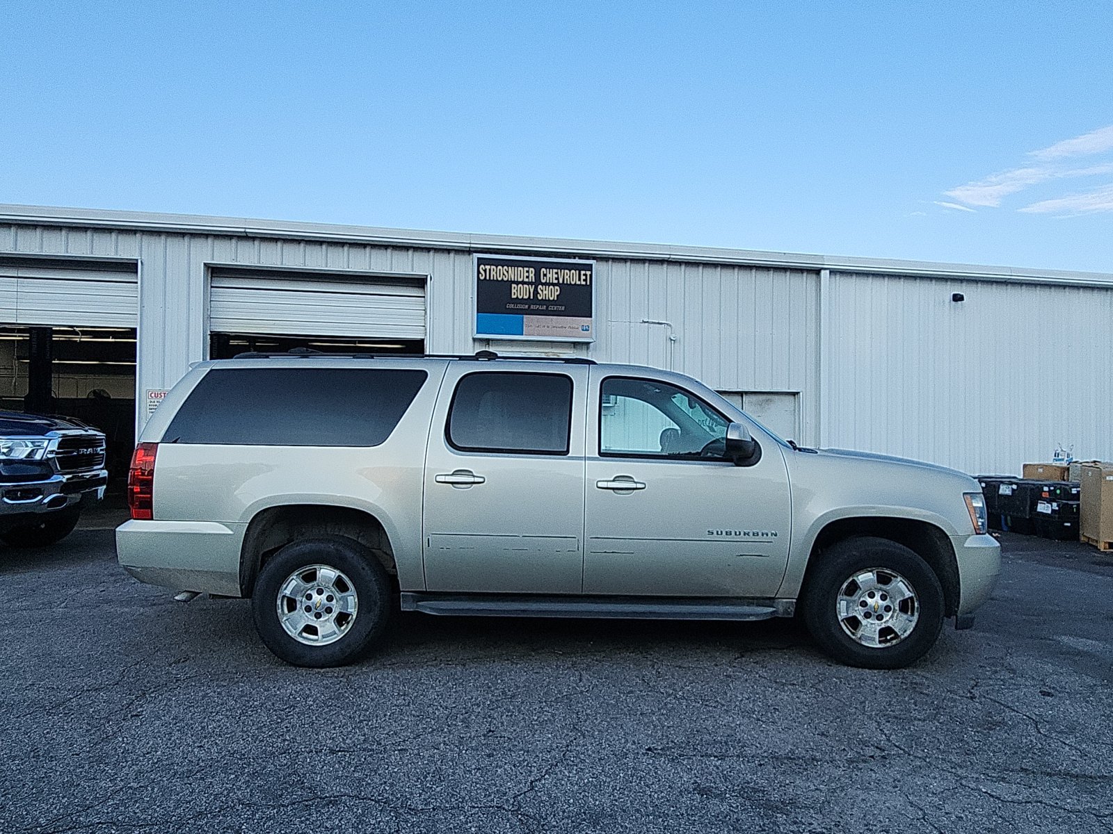 Used 2013 Chevrolet Suburban LS w/ Convenience Package 1 AWD/4WD image 6