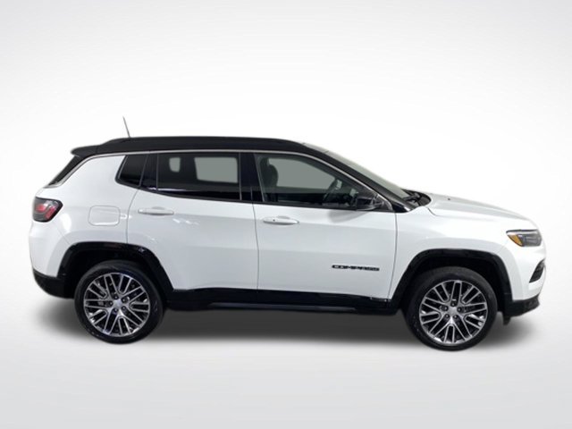 Used 2023 Jeep Compass Limited w/ Elite Group AWD/4WD image 3