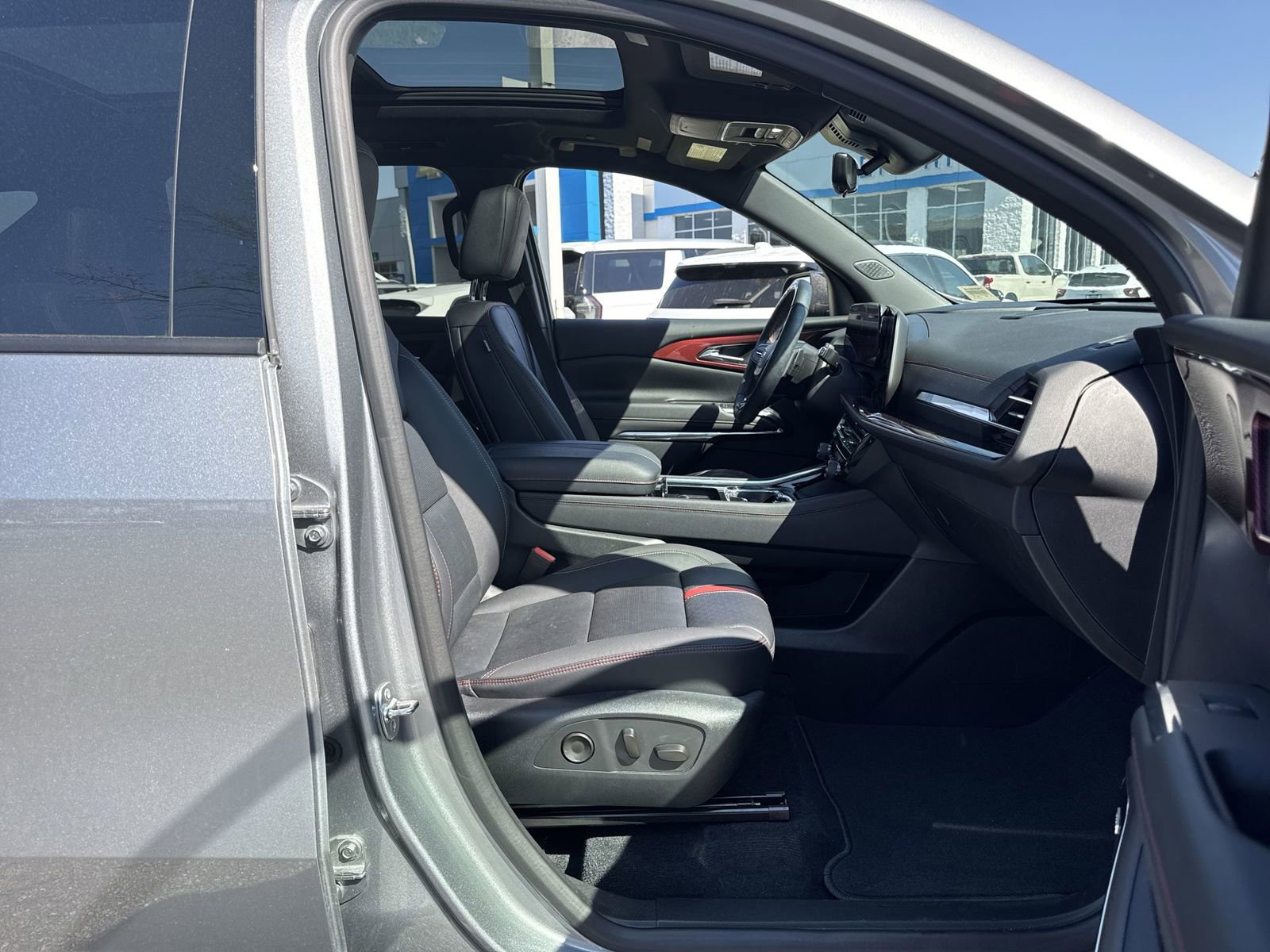 Used 2025 Chevrolet Traverse RS w/ LPO, Floor Liner Package image 34